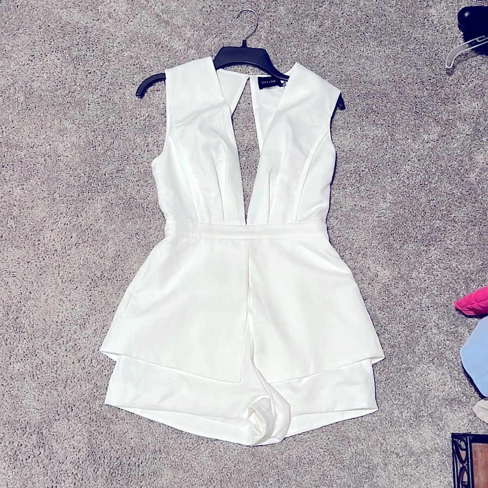 Elegant White Sleeveless Jumpsuit